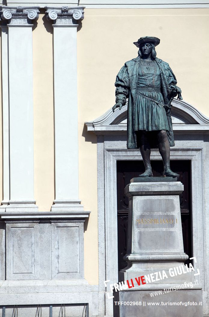 Massimiliano 1 d'Asburgo statue