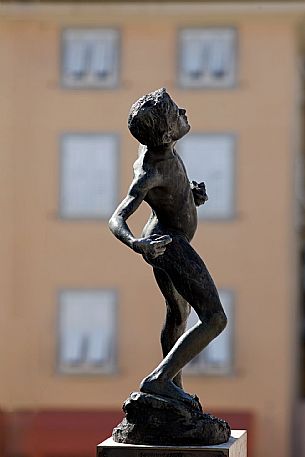 Statua del Lanciatore di sassi