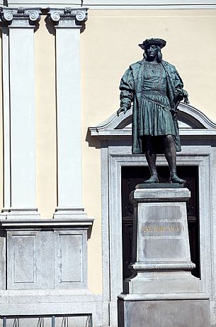 Massimiliano 1° d'Asburgo statue
