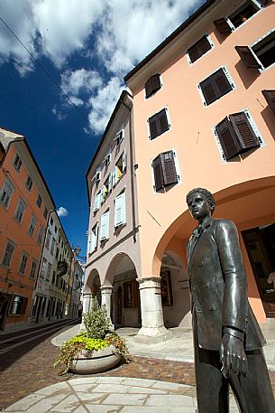 Gorizia, Carlo Michelstaedter statue