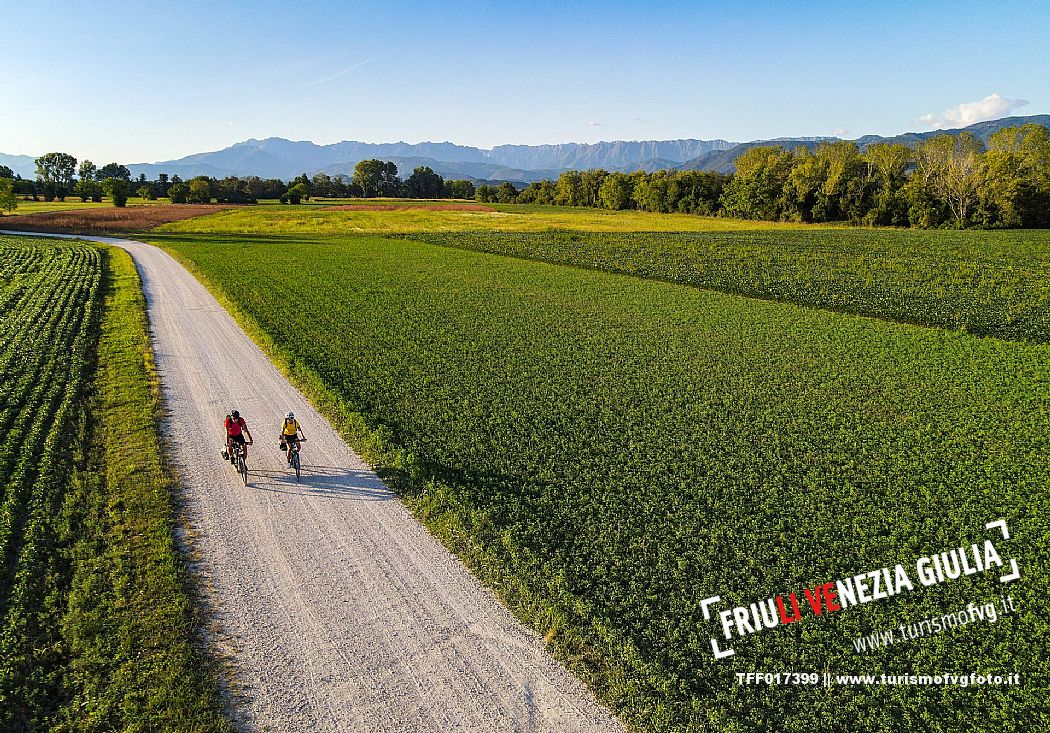 Alpe Adria cycle path - Udine-Cividale-Finanziato dal Fondo europeo di sviluppo regionale e Interreg V-A Italia-Austria 2014-2020 progetto BIKE NAT