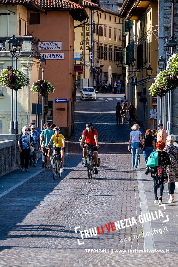 Alpe Adria cycle path - Udine-Cividale-Finanziato dal Fondo europeo di sviluppo regionale e Interreg V-A Italia-Austria 2014-2020 progetto BIKE NAT