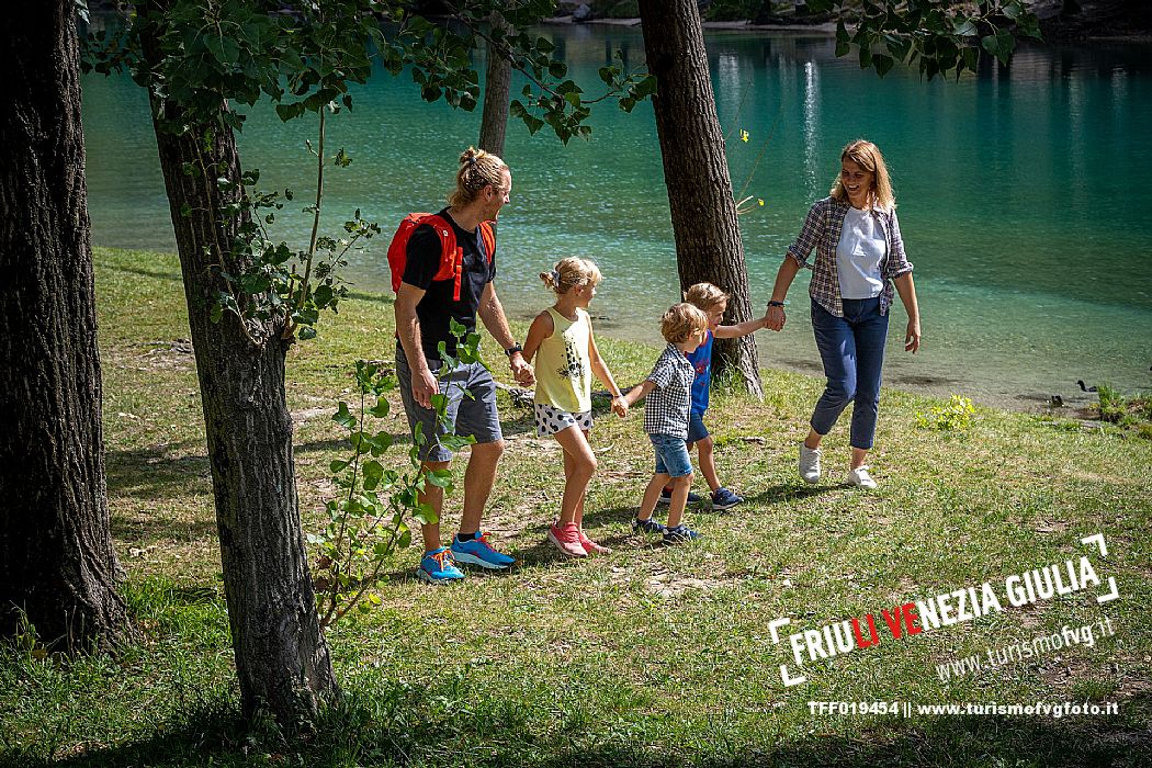 Lago di Cavazzo o dei Tre Comuni