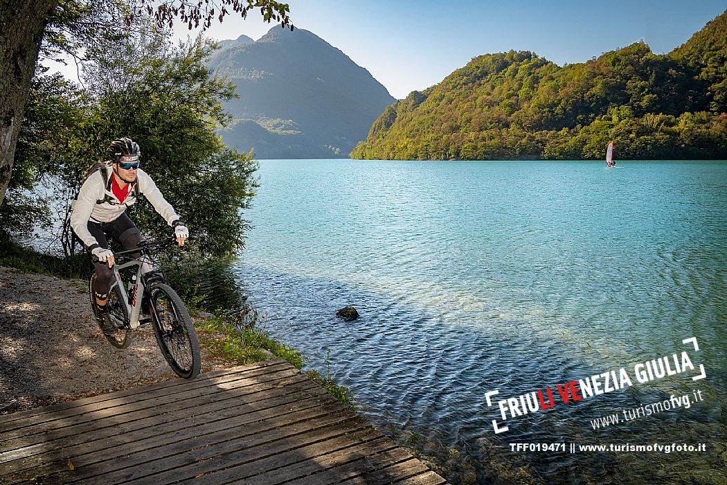 Lago di Cavazzo o dei Tre Comuni