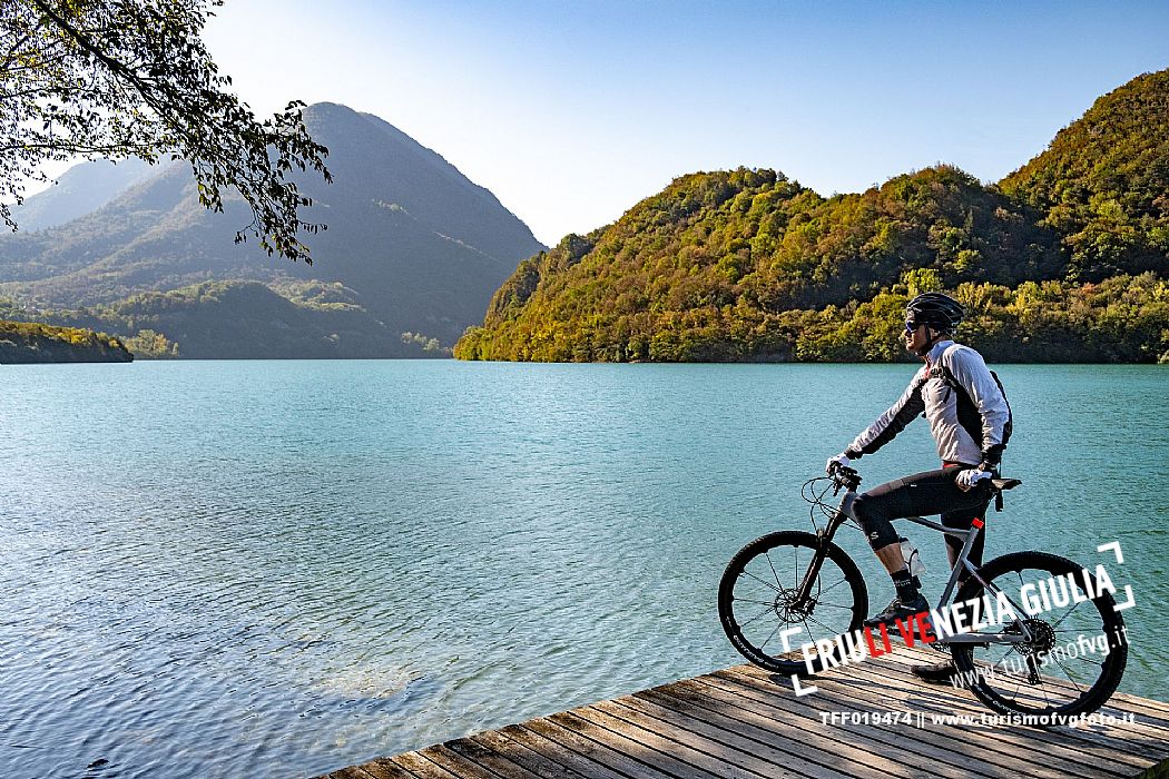 Lago di Cavazzo o dei Tre Comuni