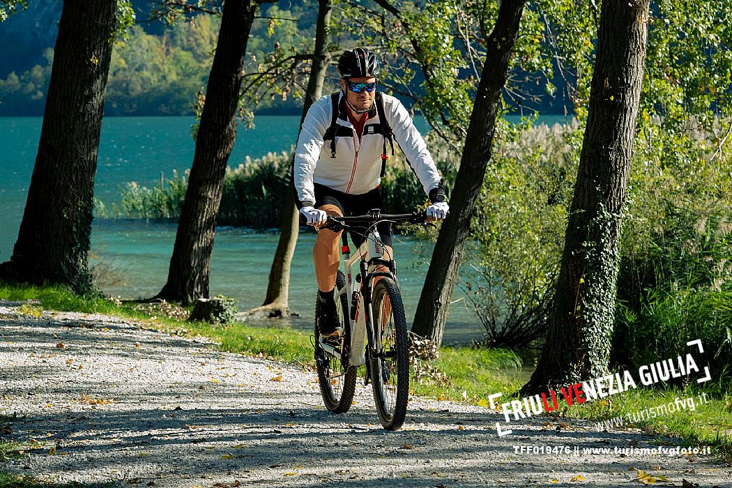 Lago di Cavazzo o dei Tre Comuni