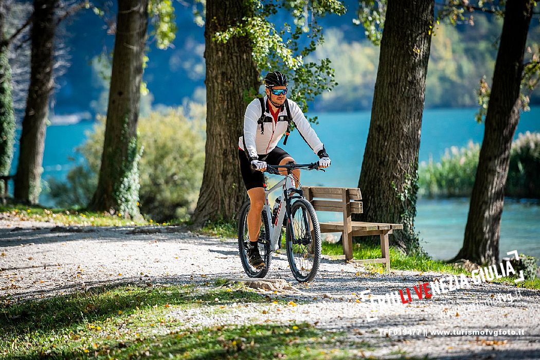 Lago di Cavazzo o dei Tre Comuni