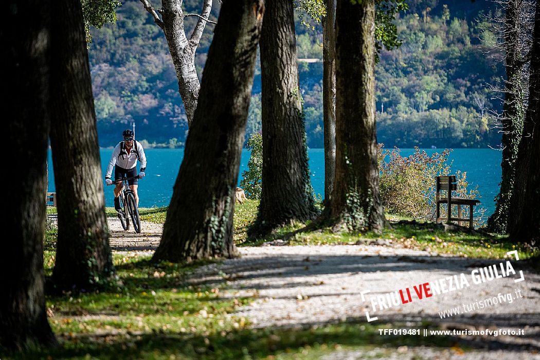 Lago di Cavazzo o dei Tre Comuni