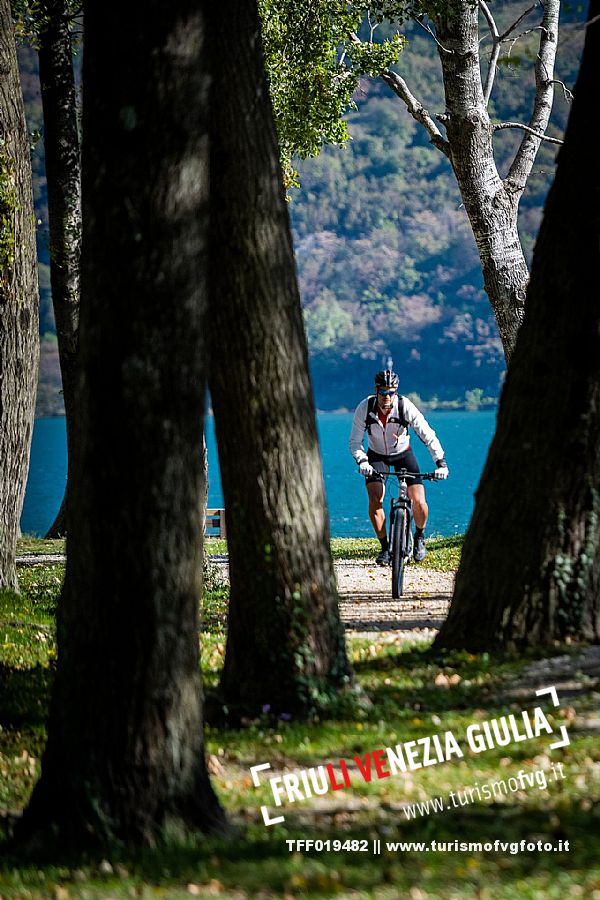 Lago di Cavazzo o dei Tre Comuni