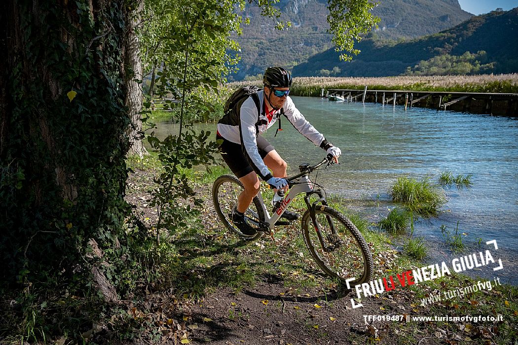 Lago di Cavazzo o dei Tre Comuni