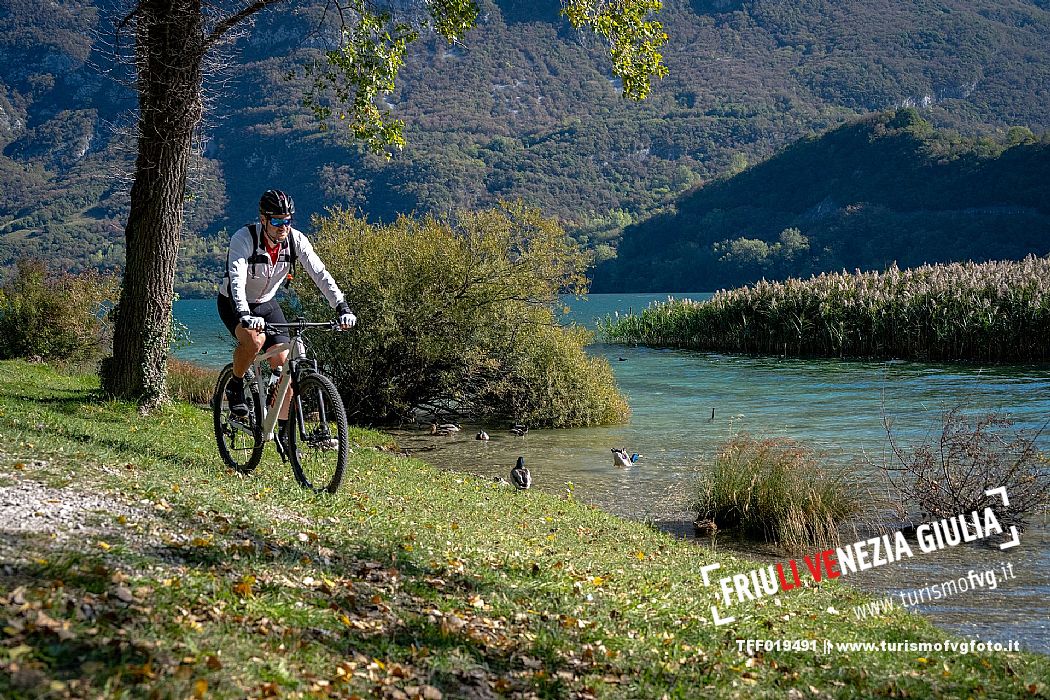 Lago di Cavazzo o dei Tre Comuni