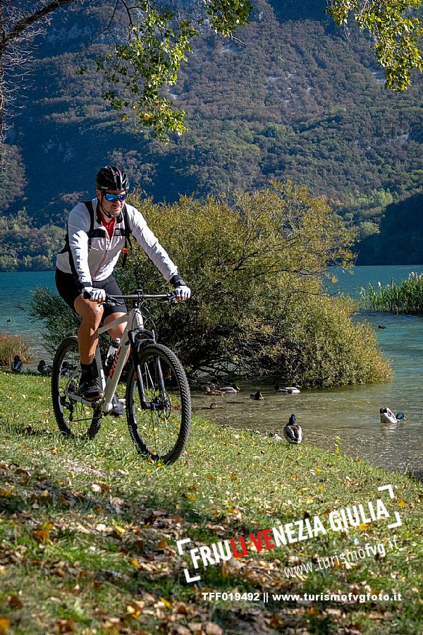 Lago di Cavazzo o dei Tre Comuni