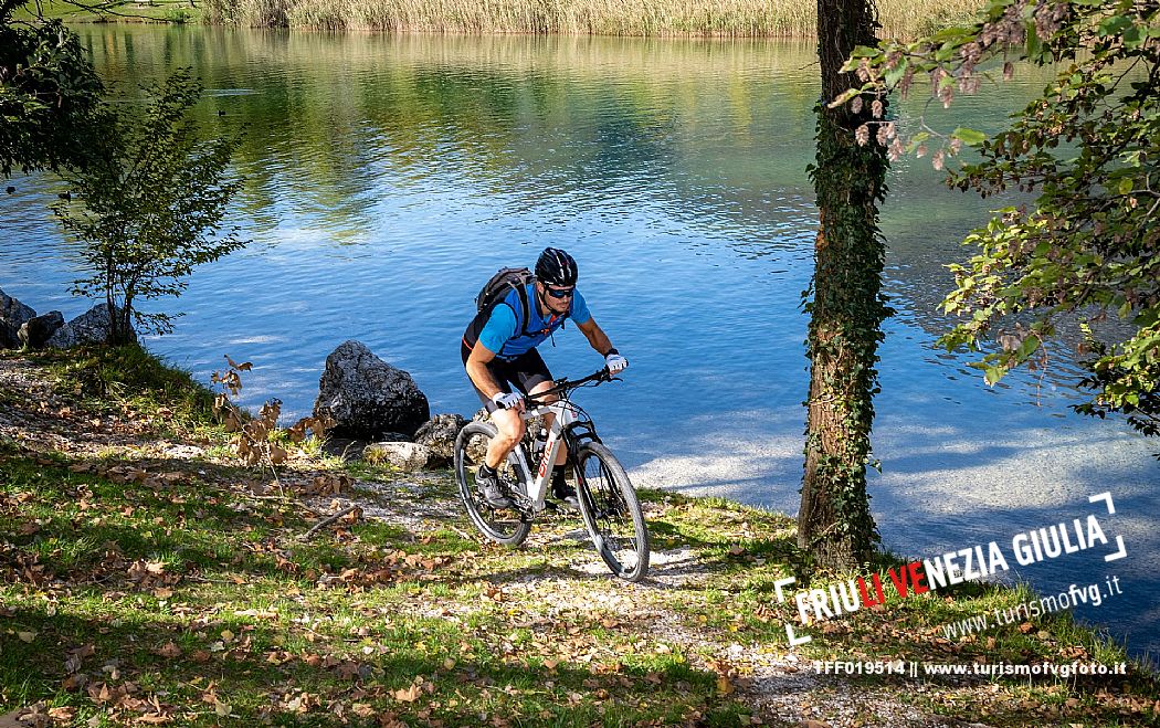 Lago di Cavazzo o dei Tre Comuni