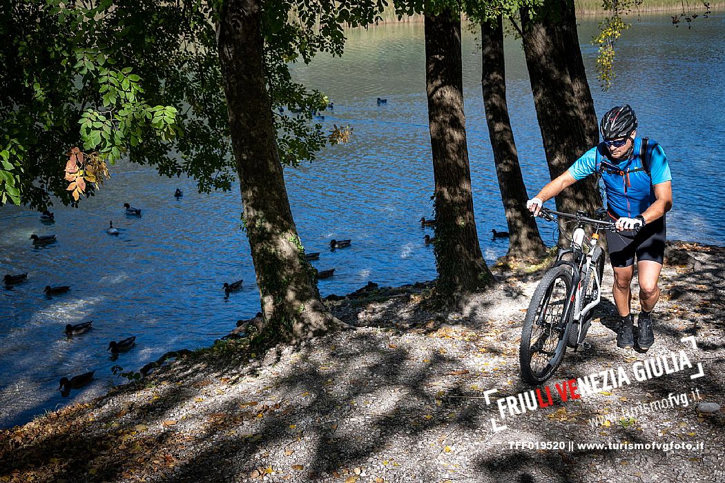 Lago di Cavazzo o dei Tre Comuni