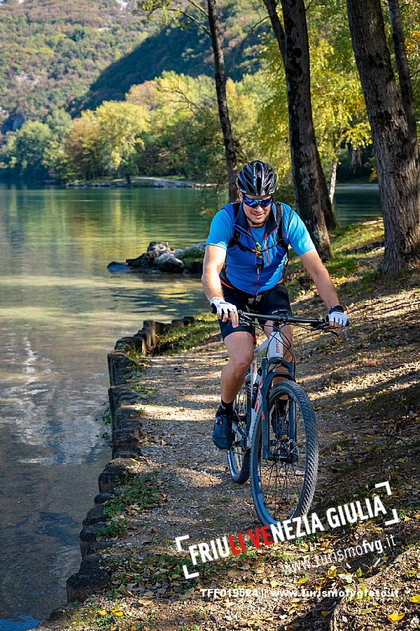 Lago di Cavazzo o dei Tre Comuni