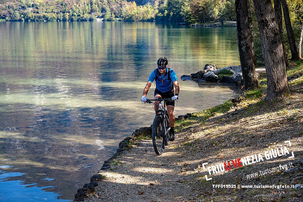 Lago di Cavazzo o dei Tre Comuni