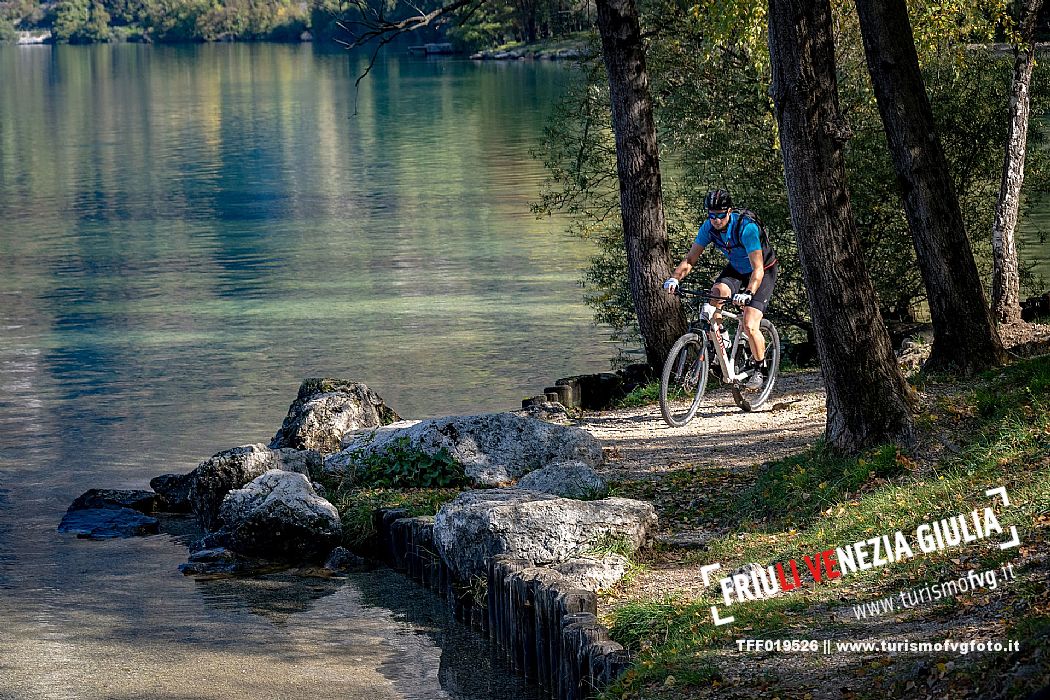 Lago di Cavazzo o dei Tre Comuni