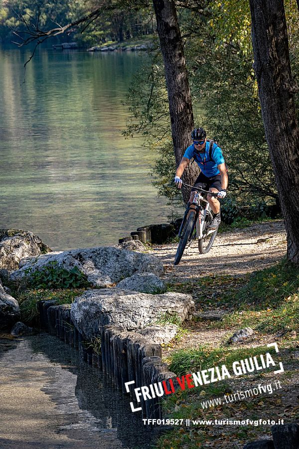 Lago di Cavazzo o dei Tre Comuni