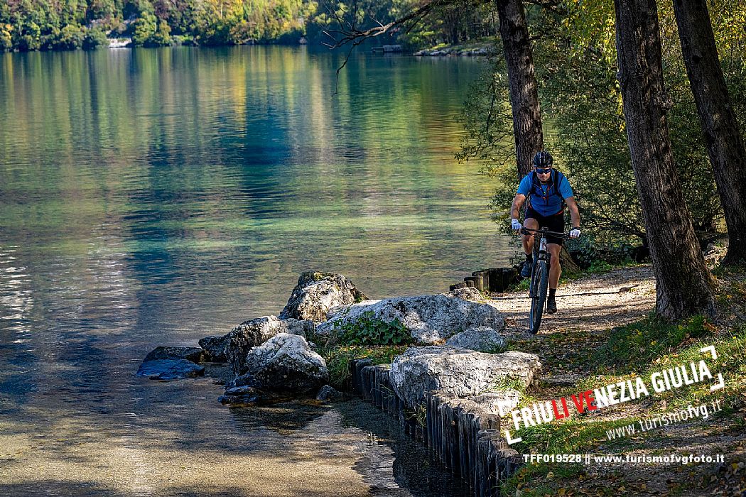 Lago di Cavazzo o dei Tre Comuni