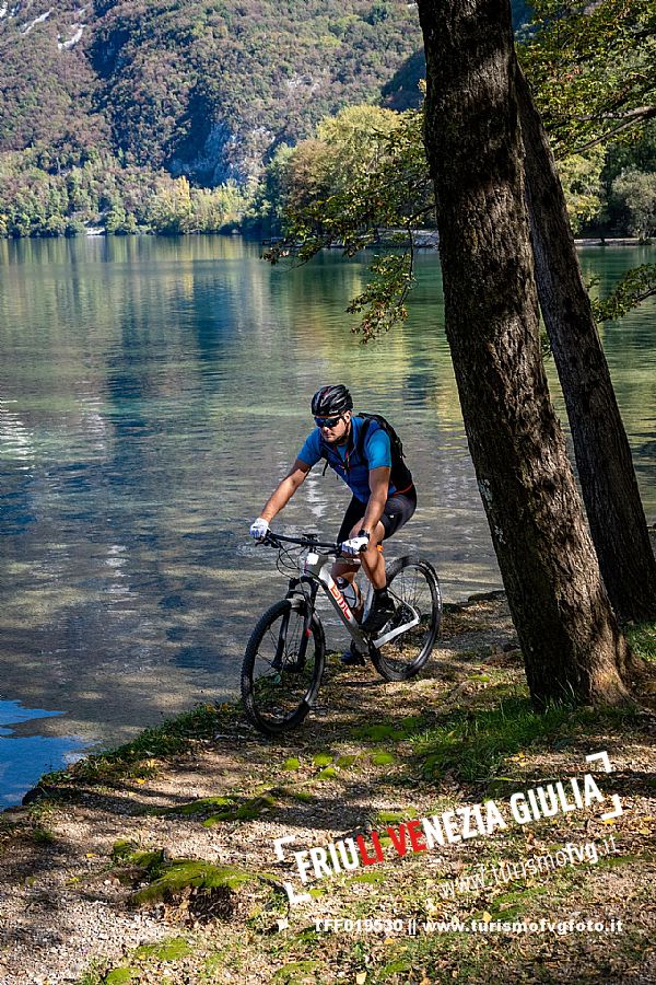 Lago di Cavazzo o dei Tre Comuni