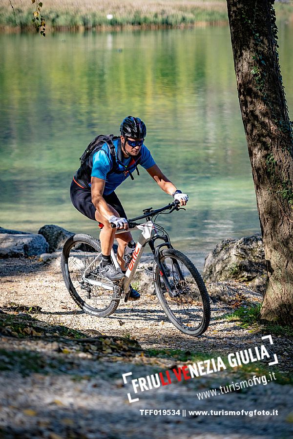 Lago di Cavazzo o dei Tre Comuni