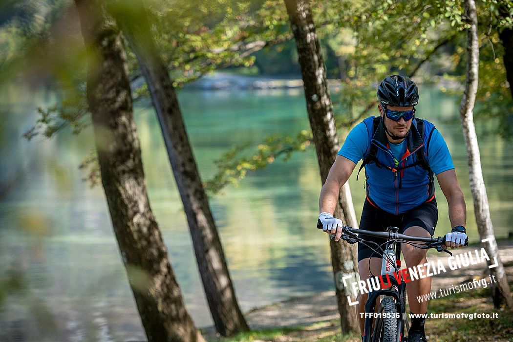 Lago di Cavazzo o dei Tre Comuni