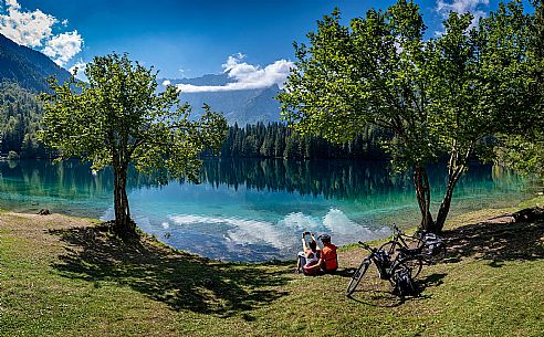Alpe Adria cycle path - Finanziato dal Fondo europeo di sviluppo regionale e Interreg V-A Italia-Austria 2014-2020 progetto BIKE NAT Alpe Adria cycle path - Finanziato dal Fondo europeo di sviluppo regionale e Interreg V-A Italia-Austria 2014-2020 progetto BIKE NAT