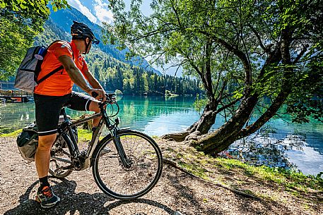 Alpe Adria cycle path - Finanziato dal Fondo europeo di sviluppo regionale e Interreg V-A Italia-Austria 2014-2020 progetto BIKE NAT