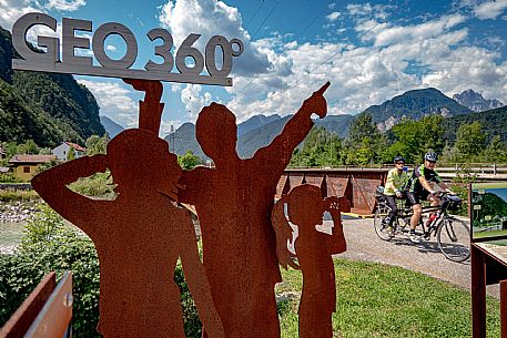 Alpe Adria cycle path - Tarvisio-Venzone-Finanziato dal Fondo europeo di sviluppo regionale e Interreg V-A Italia-Austria 2014-2020 progetto BIKE NAT Alpe Adria cycle path - Tarvisio-Venzone-Finanziato dal Fondo europeo di sviluppo regionale e Interreg V-A Italia-Austria 2014-2020 progetto BIKE NAT