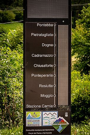 Alpe Adria cycle path - Tarvisio-Venzone-Finanziato dal Fondo europeo di sviluppo regionale e Interreg V-A Italia-Austria 2014-2020 progetto BIKE NAT Alpe Adria cycle path - Tarvisio-Venzone-Finanziato dal Fondo europeo di sviluppo regionale e Interreg V-A Italia-Austria 2014-2020 progetto BIKE NAT