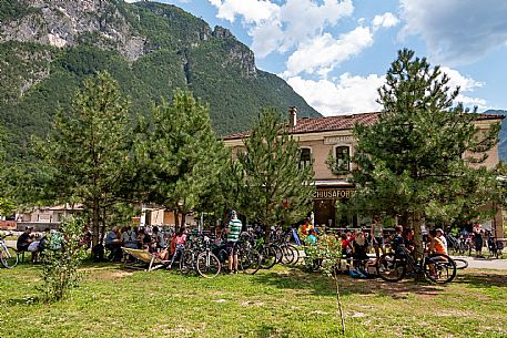 Alpe Adria cycle path - Tarvisio-Venzone-Finanziato dal Fondo europeo di sviluppo regionale e Interreg V-A Italia-Austria 2014-2020 progetto BIKE NAT Alpe Adria cycle path - Tarvisio-Venzone-Finanziato dal Fondo europeo di sviluppo regionale e Interreg V-A Italia-Austria 2014-2020 progetto BIKE NAT