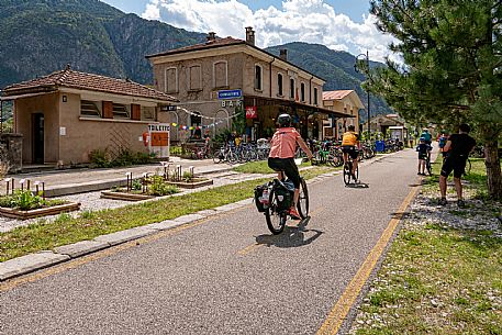 Alpe Adria cycle path - Tarvisio-Venzone-Finanziato dal Fondo europeo di sviluppo regionale e Interreg V-A Italia-Austria 2014-2020 progetto BIKE NAT Alpe Adria cycle path - Tarvisio-Venzone-Finanziato dal Fondo europeo di sviluppo regionale e Interreg V-A Italia-Austria 2014-2020 progetto BIKE NAT