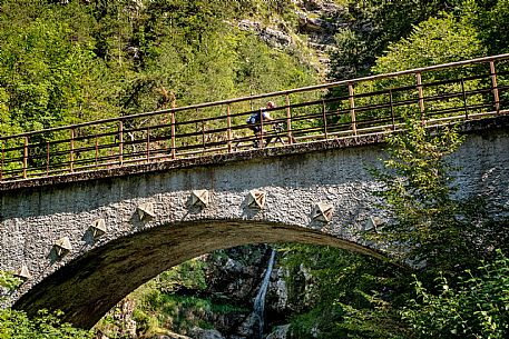 Alpe Adria cycle path - Tarvisio-Venzone-Finanziato dal Fondo europeo di sviluppo regionale e Interreg V-A Italia-Austria 2014-2020 progetto BIKE NAT