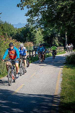Alpe Adria cycle path - Venzone-Udine-Finanziato dal Fondo europeo di sviluppo regionale e Interreg V-A Italia-Austria 2014-2020 progetto BIKE NAT Alpe Adria cycle path - Venzone-Udine-Finanziato dal Fondo europeo di sviluppo regionale e Interreg V-A Italia-Austria 2014-2020 progetto BIKE NAT