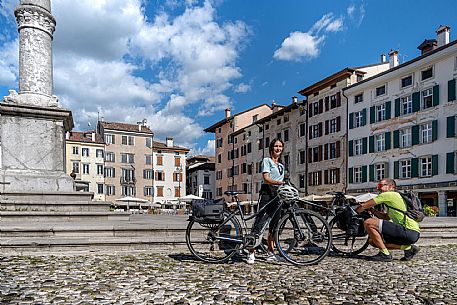 Alpe Adria cycle path - Venzone-Udine-Finanziato dal Fondo europeo di sviluppo regionale e Interreg V-A Italia-Austria 2014-2020 progetto BIKE NAT Alpe Adria cycle path - Venzone-Udine-Finanziato dal Fondo europeo di sviluppo regionale e Interreg V-A Italia-Austria 2014-2020 progetto BIKE NAT