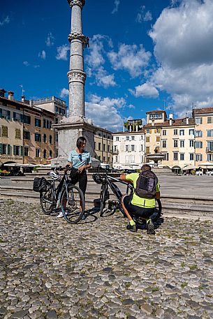 Alpe Adria cycle path - Venzone-Udine-Finanziato dal Fondo europeo di sviluppo regionale e Interreg V-A Italia-Austria 2014-2020 progetto BIKE NAT Alpe Adria cycle path - Venzone-Udine-Finanziato dal Fondo europeo di sviluppo regionale e Interreg V-A Italia-Austria 2014-2020 progetto BIKE NAT