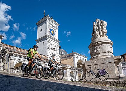 Alpe Adria cycle path - Venzone-Udine-Finanziato dal Fondo europeo di sviluppo regionale e Interreg V-A Italia-Austria 2014-2020 progetto BIKE NAT Alpe Adria cycle path - Venzone-Udine-Finanziato dal Fondo europeo di sviluppo regionale e Interreg V-A Italia-Austria 2014-2020 progetto BIKE NAT