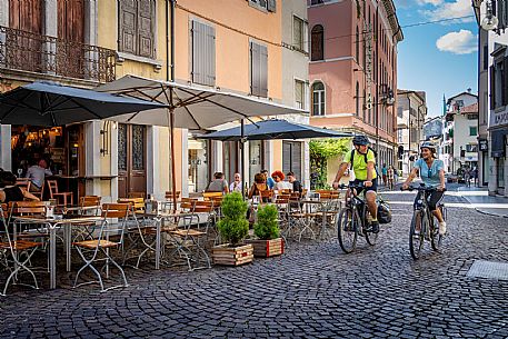 Alpe Adria cycle path - Venzone-Udine-Finanziato dal Fondo europeo di sviluppo regionale e Interreg V-A Italia-Austria 2014-2020 progetto BIKE NAT Alpe Adria cycle path - Venzone-Udine-Finanziato dal Fondo europeo di sviluppo regionale e Interreg V-A Italia-Austria 2014-2020 progetto BIKE NAT