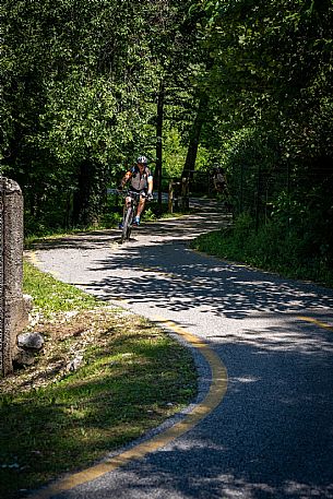 Alpe Adria cycle path - Venzone-Udine-Finanziato dal Fondo europeo di sviluppo regionale e Interreg V-A Italia-Austria 2014-2020 progetto BIKE NAT Alpe Adria cycle path - Venzone-Udine-Finanziato dal Fondo europeo di sviluppo regionale e Interreg V-A Italia-Austria 2014-2020 progetto BIKE NAT