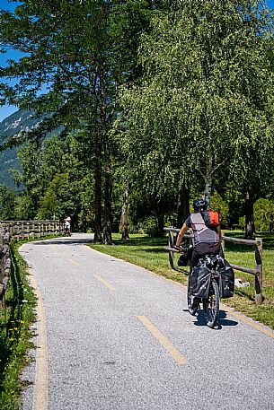 Alpe Adria cycle path - Venzone-Udine-Finanziato dal Fondo europeo di sviluppo regionale e Interreg V-A Italia-Austria 2014-2020 progetto BIKE NAT Alpe Adria cycle path - Venzone-Udine-Finanziato dal Fondo europeo di sviluppo regionale e Interreg V-A Italia-Austria 2014-2020 progetto BIKE NAT