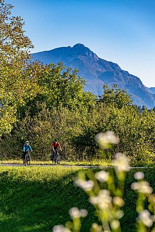 Alpe Adria cycle path - Carnia-Paluzza-Finanziato dal Fondo europeo di sviluppo regionale e Interreg V-A Italia-Austria 2014-2020 progetto BIKE NAT Alpe Adria cycle path - Carnia-Paluzza-Finanziato dal Fondo europeo di sviluppo regionale e Interreg V-A Italia-Austria 2014-2020 progetto BIKE NAT