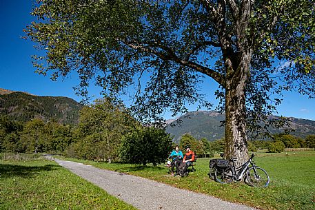 Alpe Adria cycle path - Carnia-Paluzza-Finanziato dal Fondo europeo di sviluppo regionale e Interreg V-A Italia-Austria 2014-2020 progetto BIKE NAT Alpe Adria cycle path - Carnia-Paluzza-Finanziato dal Fondo europeo di sviluppo regionale e Interreg V-A Italia-Austria 2014-2020 progetto BIKE NAT