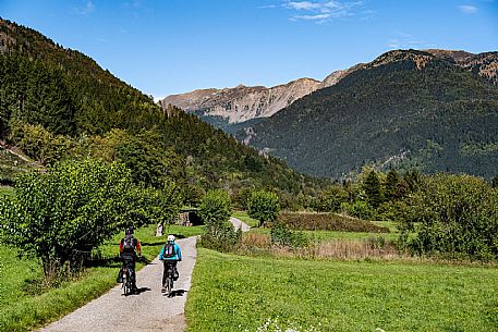 Alpe Adria cycle path - Carnia-Paluzza-Finanziato dal Fondo europeo di sviluppo regionale e Interreg V-A Italia-Austria 2014-2020 progetto BIKE NAT Alpe Adria cycle path - Carnia-Paluzza-Finanziato dal Fondo europeo di sviluppo regionale e Interreg V-A Italia-Austria 2014-2020 progetto BIKE NAT