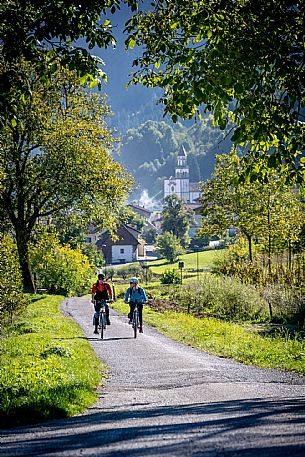 Alpe Adria cycle path - Carnia-Paluzza-Finanziato dal Fondo europeo di sviluppo regionale e Interreg V-A Italia-Austria 2014-2020 progetto BIKE NAT Alpe Adria cycle path - Carnia-Paluzza-Finanziato dal Fondo europeo di sviluppo regionale e Interreg V-A Italia-Austria 2014-2020 progetto BIKE NAT
