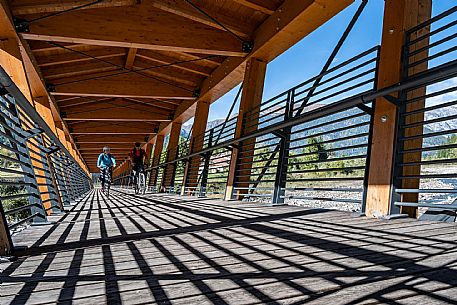 Alpe Adria cycle path - Carnia-Paluzza-Finanziato dal Fondo europeo di sviluppo regionale e Interreg V-A Italia-Austria 2014-2020 progetto BIKE NAT Alpe Adria cycle path - Carnia-Paluzza-Finanziato dal Fondo europeo di sviluppo regionale e Interreg V-A Italia-Austria 2014-2020 progetto BIKE NAT