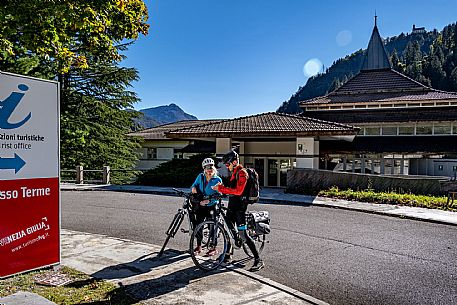 Alpe Adria cycle path - Carnia-Paluzza-Finanziato dal Fondo europeo di sviluppo regionale e Interreg V-A Italia-Austria 2014-2020 progetto BIKE NAT Alpe Adria cycle path - Carnia-Paluzza-Finanziato dal Fondo europeo di sviluppo regionale e Interreg V-A Italia-Austria 2014-2020 progetto BIKE NAT