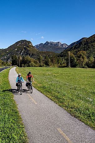Alpe Adria cycle path - Carnia-Paluzza-Finanziato dal Fondo europeo di sviluppo regionale e Interreg V-A Italia-Austria 2014-2020 progetto BIKE NAT Alpe Adria cycle path - Carnia-Paluzza-Finanziato dal Fondo europeo di sviluppo regionale e Interreg V-A Italia-Austria 2014-2020 progetto BIKE NAT