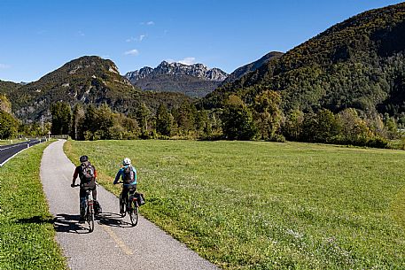 Alpe Adria cycle path - Carnia-Paluzza-Finanziato dal Fondo europeo di sviluppo regionale e Interreg V-A Italia-Austria 2014-2020 progetto BIKE NAT Alpe Adria cycle path - Carnia-Paluzza-Finanziato dal Fondo europeo di sviluppo regionale e Interreg V-A Italia-Austria 2014-2020 progetto BIKE NAT
