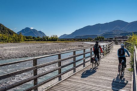 Alpe Adria cycle path - Carnia-Paluzza-Finanziato dal Fondo europeo di sviluppo regionale e Interreg V-A Italia-Austria 2014-2020 progetto BIKE NAT Alpe Adria cycle path - Carnia-Paluzza-Finanziato dal Fondo europeo di sviluppo regionale e Interreg V-A Italia-Austria 2014-2020 progetto BIKE NAT