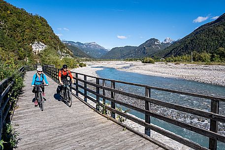 Alpe Adria cycle path - Carnia-Paluzza-Finanziato dal Fondo europeo di sviluppo regionale e Interreg V-A Italia-Austria 2014-2020 progetto BIKE NAT